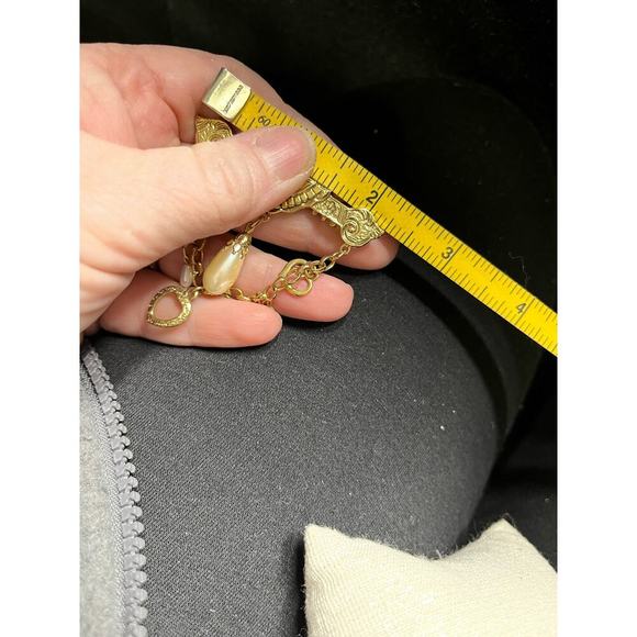 Vintage Gold Tone Hanging Draped brooch Faux Dangling Pearls and Hearts - Picture 6 of 10